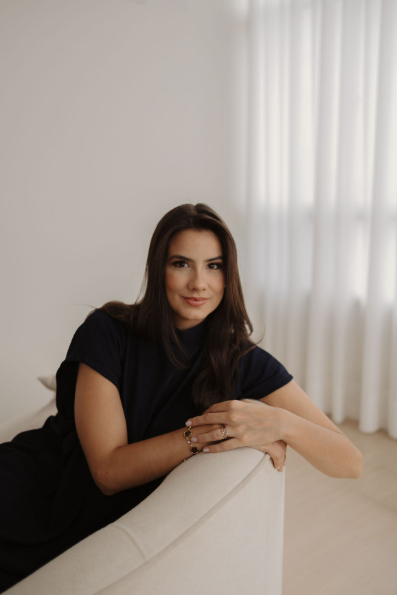 Dra. Lídia Di Bella no consultório